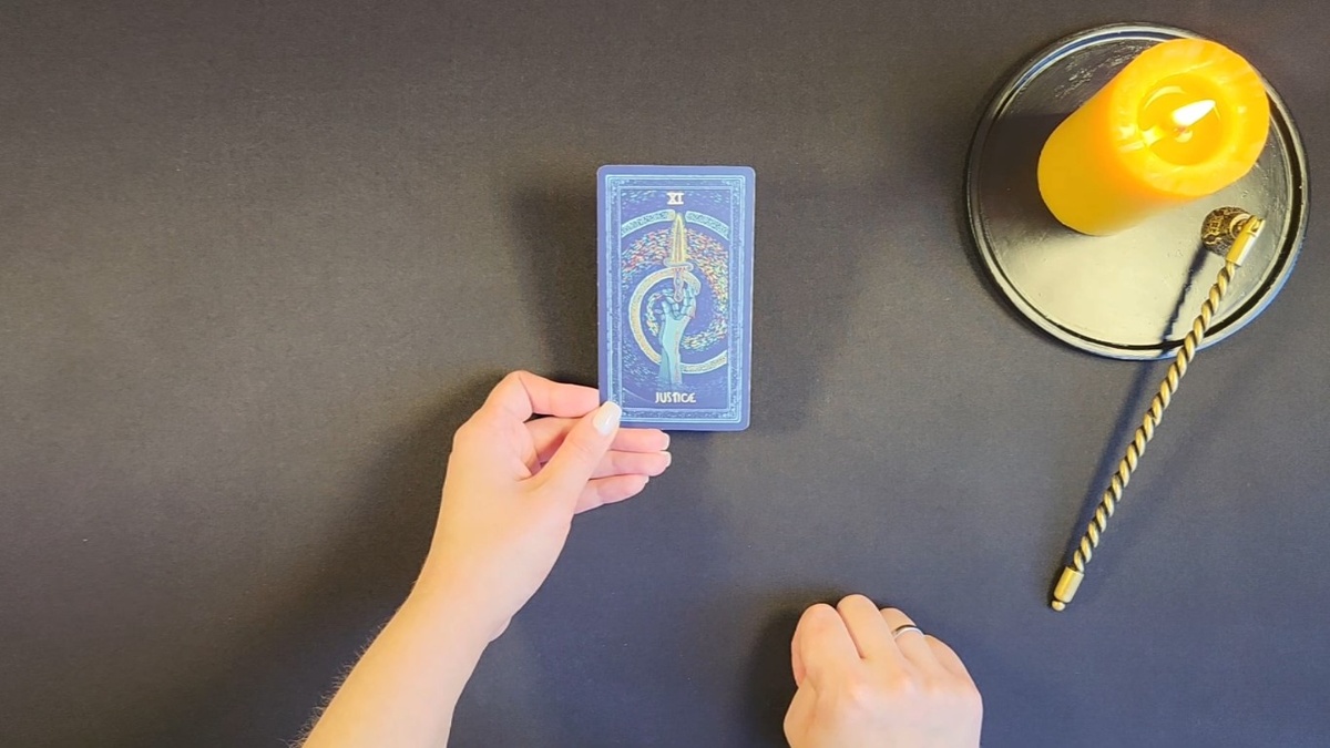 На вопрос о характеристике личности Натальи Черниховской, выпала карта Справедливость