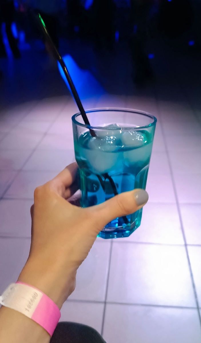 Вот рекламу про увеселительное заведение я бы взяла, при условии, чтоб мне так реально понравится 😊)))