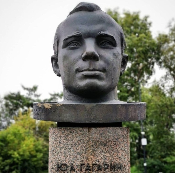 Таблетка, памятник Ю.Гагарину
