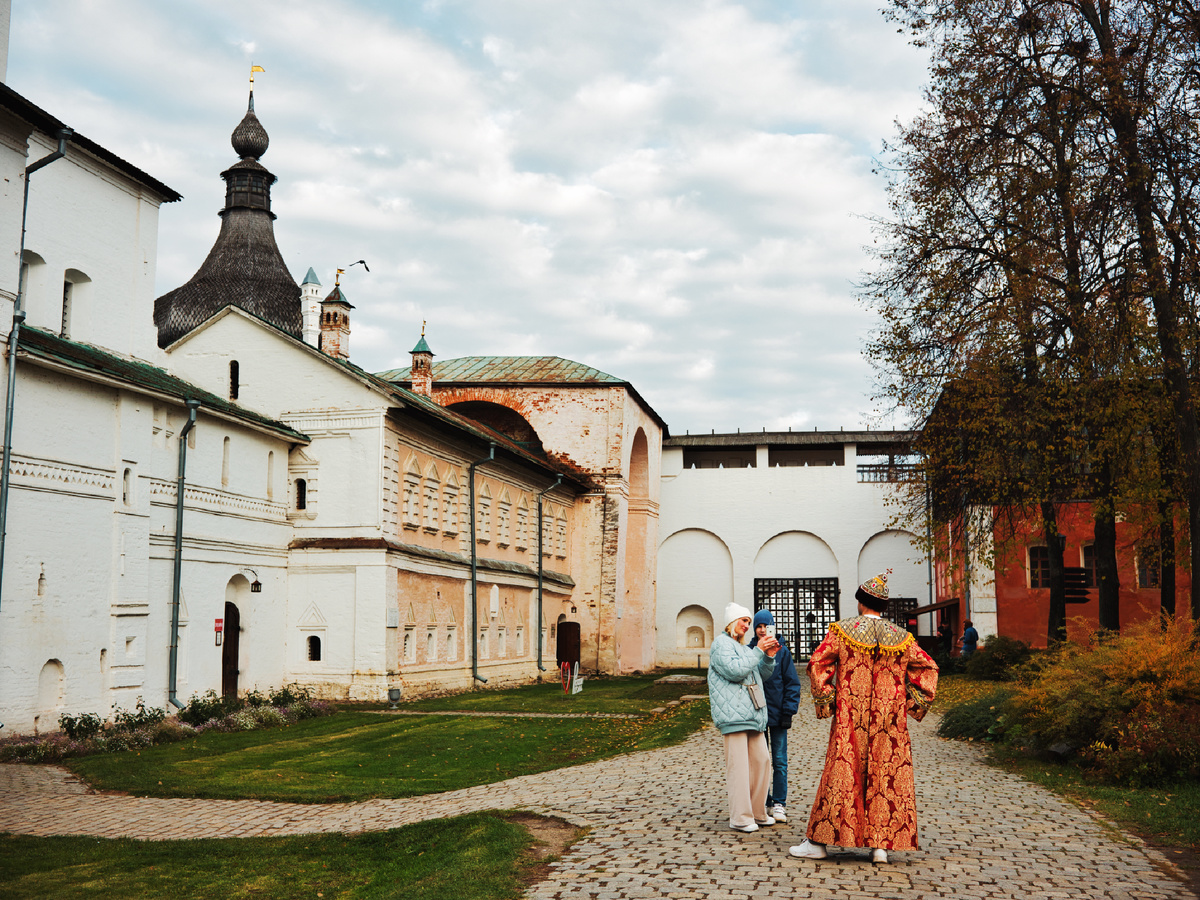 В карусели много фотографий из Кремля