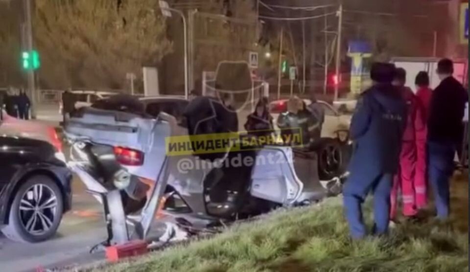    ДТП на проспекте Ленина. Источник: t.me/incident22