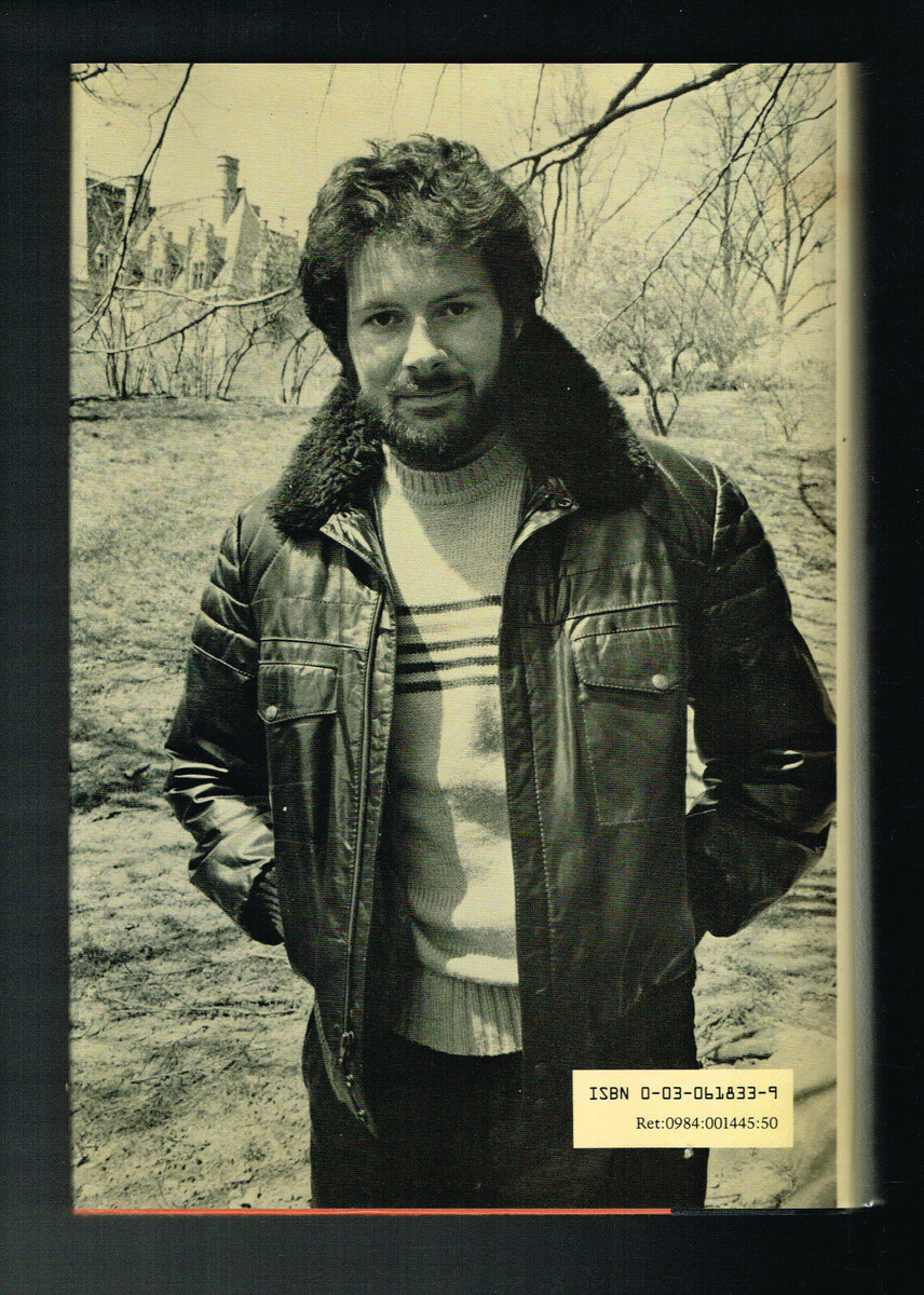 Американский писатель Роберт Рик Маккаммон, один из "Королей хоррора", пишущий также на стыке жанров мистики, фантастики и триллера, исторического жанра и детектива.