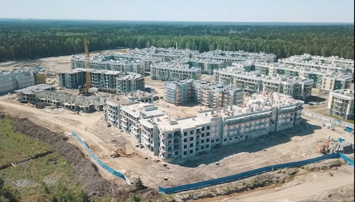 Жилой комплекс среди лесов