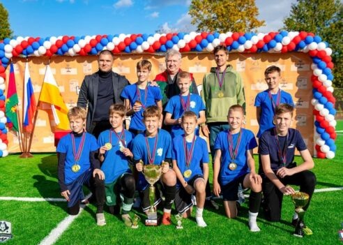 



📷



📷



📷



📷



📷


Вице-мэр Краснодара Лилиана Егорова выразила благодарность тренерам и педагогам за организацию соревнований.Президент футбольного клуба «Екатеринодар» Александр Исмаилов вручил Лилиане Егоровой и директору городского департамента образования Александру Звягинцеву именные футболки, сообщает пресс-служба мэрии.Ранее «Краснодарские известия» писали, что команда администрации краевого центра победила в любительском чемпионате по футболу.