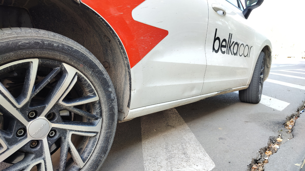 Этот изрядно потрепанный джип я арендовал