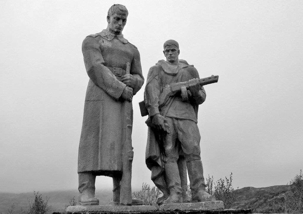 Памятник погибшим разведчикам на мысе Крестовый