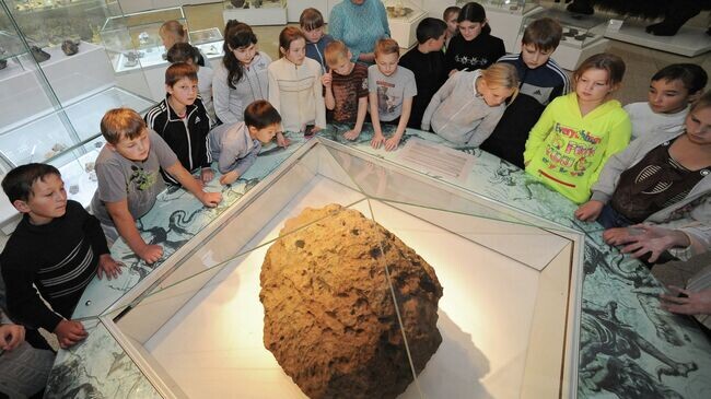 Самый крупный осколок метеорита Челябинск массой 654 кг. Из открытых источников.