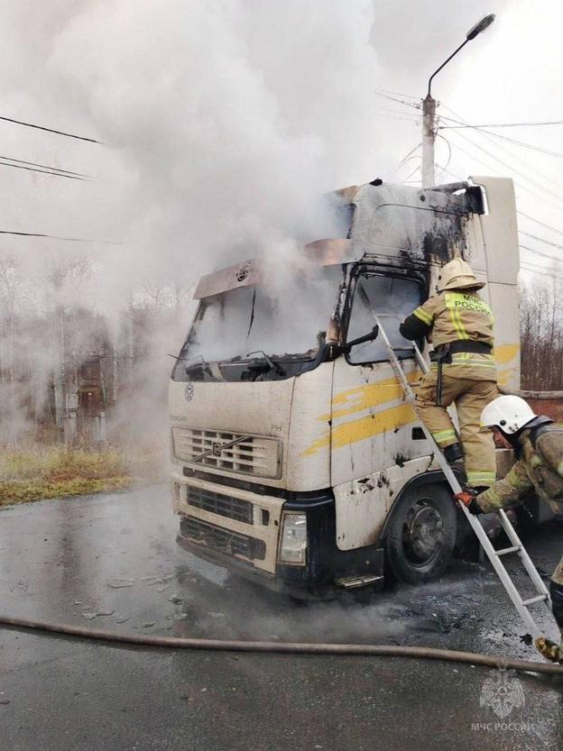    В Кирове сгорел грузовой автомобиль из-за плитки