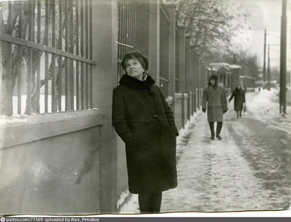 Петровско-Разумовская аллея, 1969 г. Слева забор стадиона "Динамо". Автор Александр Павлов.