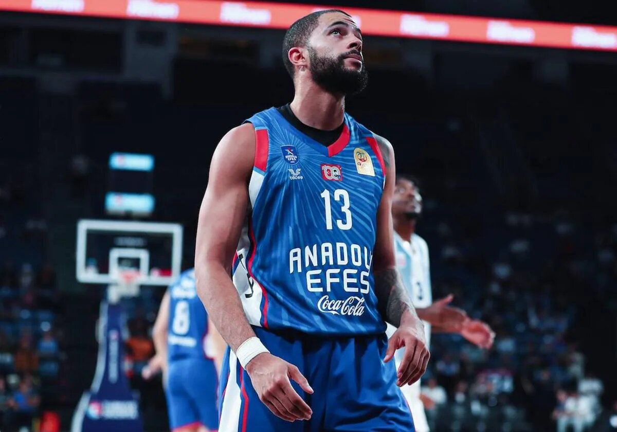 Экс-звезда «Локо» Дариус Томпсон