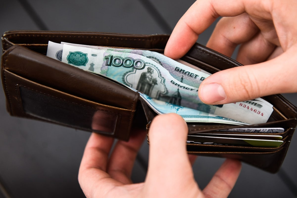 Средние зарплаты в Омской области уходят в минус: что происходит?