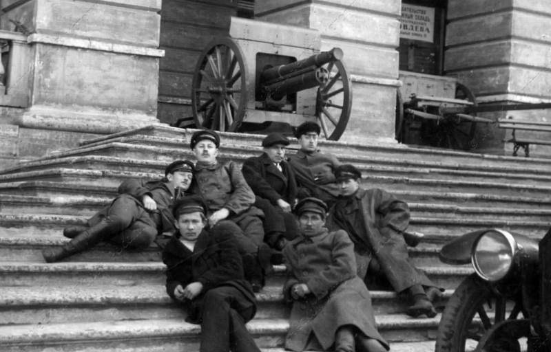 На ступенях Смольного.