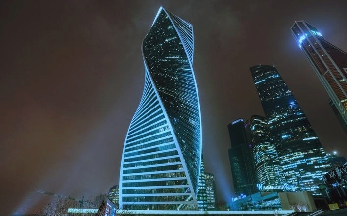 Башня "Эволюция" в Москва Сити, Лидия Комарова на втором фото, листайте карусель