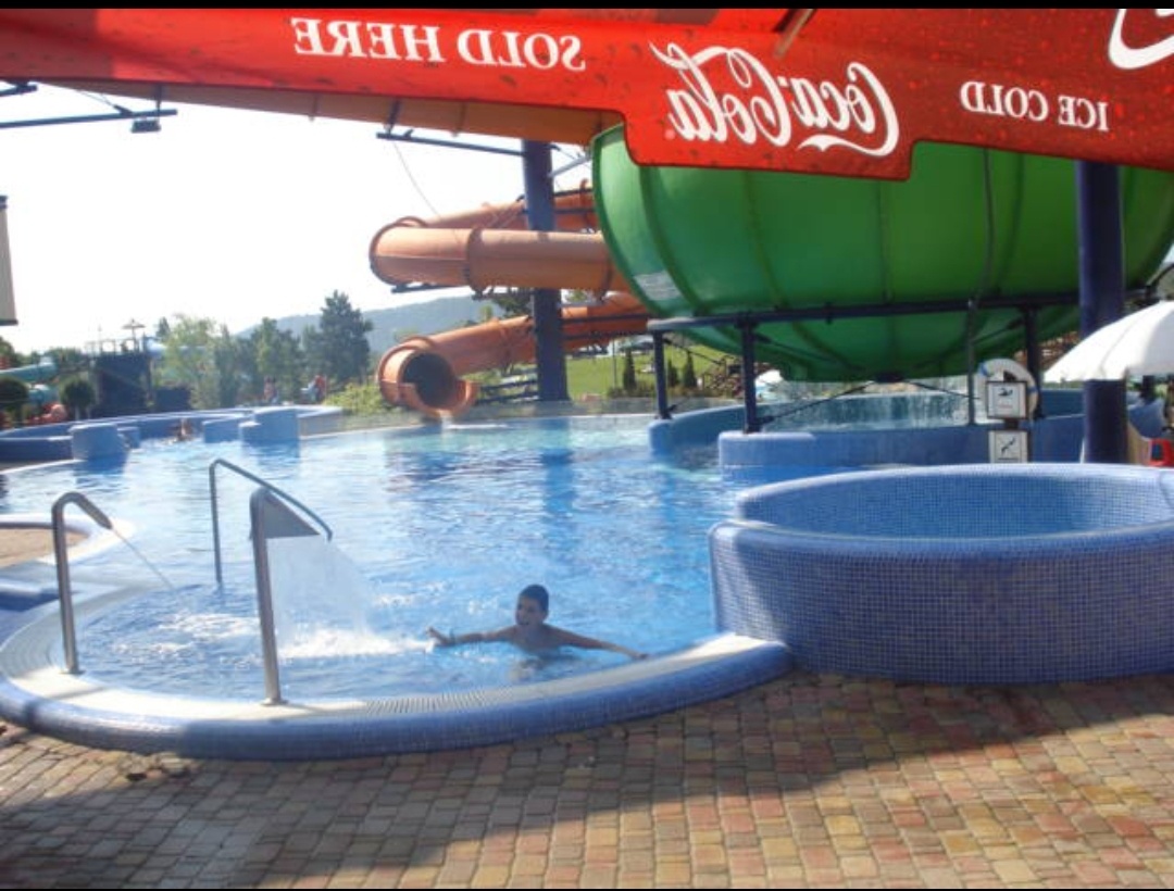 Фото автора. Сын в бассейне.