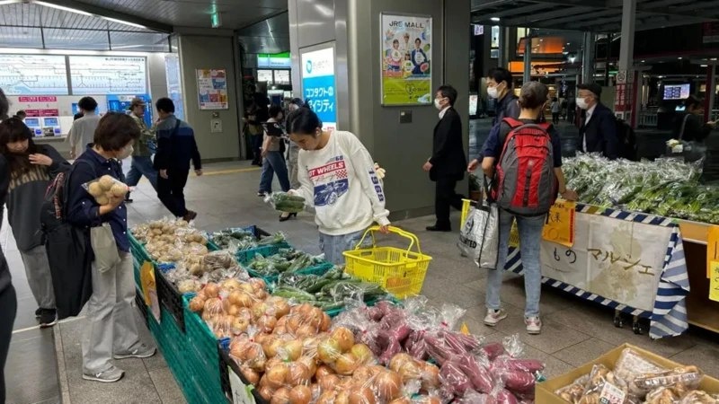 Японских избирателей беспокоит рост стоимости жизни и стагнирующие зарплаты.