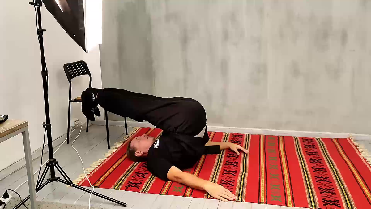 Халасана (поза Плуга) при недостаточной гибкости тела