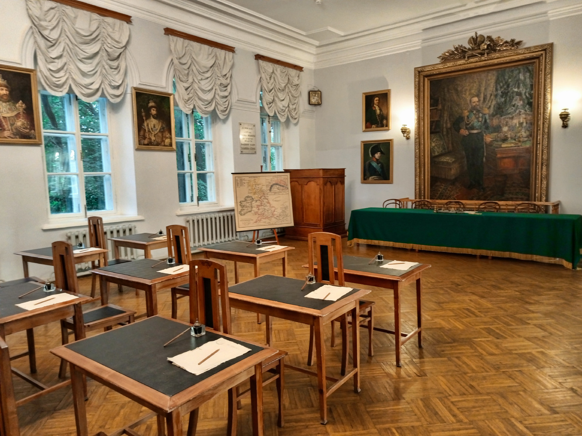 Школьное образование считалось лучше домашнего даже в XIX веке. Гимназия, в которой учился юный Володя Ульянов в Симбирске. Фото автора. 