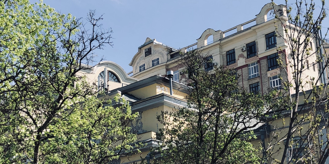 Первый небоскрёб Москвы, его литературный десятый этаж и знаменитая крыша: Давайте зайдём в дом Нирнзее
