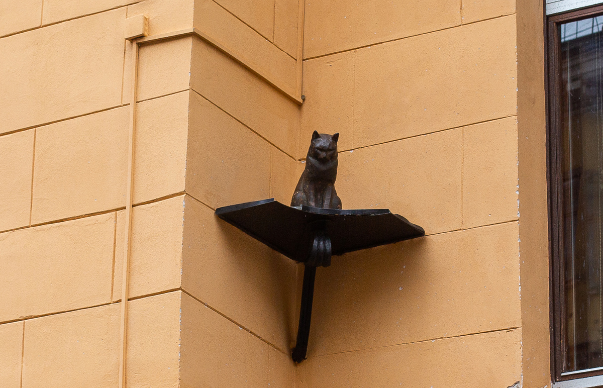 Скульптура кота Елисея. Санкт-Петербург. Фото автора статьи 