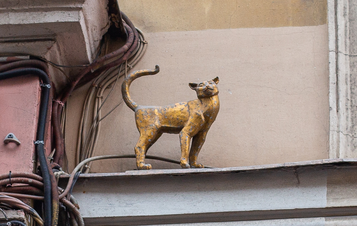 Скульптура кошки Василисы. Санкт-Петербург. Фото автора статьи    