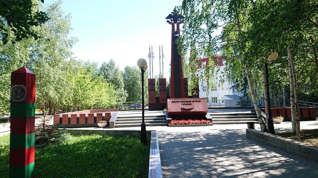 Из предыстории: В 2021 году я узнал о проводимых за Полярным кругом (летом :-) мотослётах «Мотополярник»и захотелось посетить данное мероприятие.-38