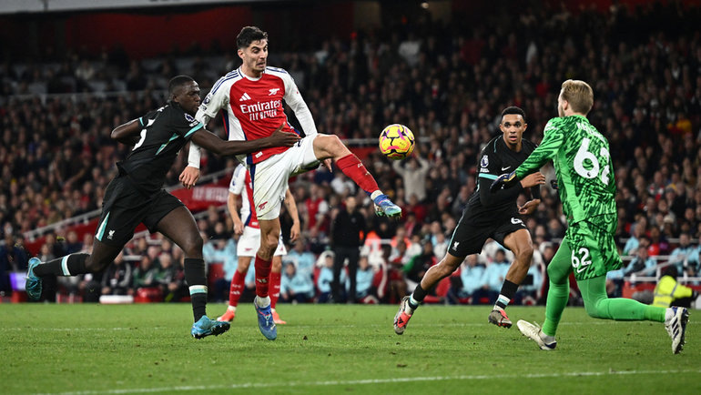    Полузащитник «Арсенала» Кай Хаверц атакует ворота «Ливерпуля» (2:2) в матче 9-го тура АПЛ 27 октября 2024 года. Reuters