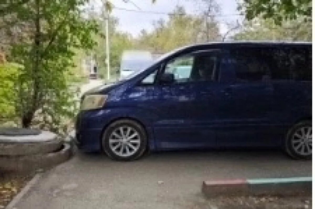    Астраханец заплатит штраф за неправильную парковку во дворе