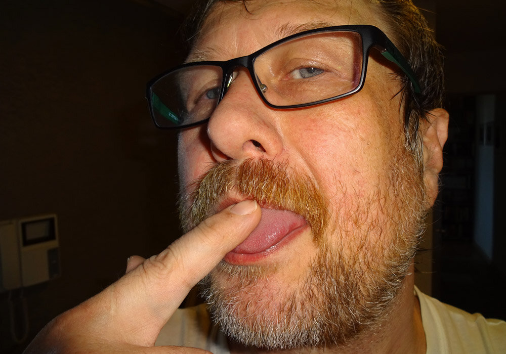 Жутко умный...