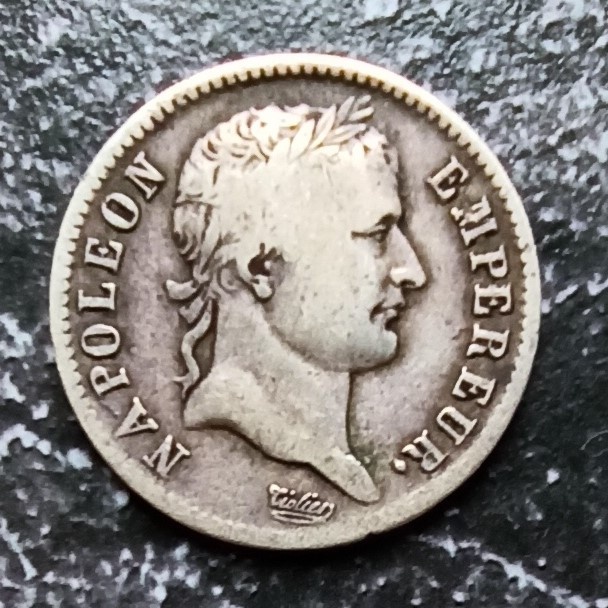 Аверс монеты 1 франк 1808 года Наполеона I (фото сделано автором)