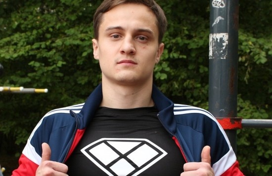 Александр Николаев - борец, обладатель синего пояса по  бразильскому джиу-джицу и чемпион Европы по армлифтингу (КМС), чемпион России по становой тяге, а также чемпион Первенства Москвы по спортивной  борьбе грэпплинг,  а также  член сборной Москвы по спортивной борьбе  грэпплинг 2015-2017 гг и призер чемпионата Москвы по панкратиону.