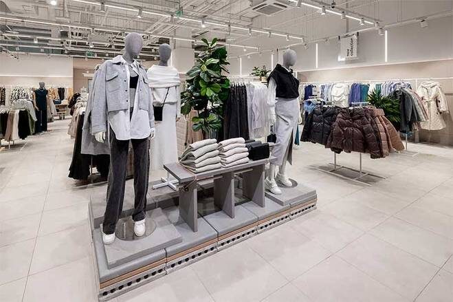    : Большая часть компаний в спешном порядке провела ребрендинг, скорректировала позиционирование, внешний вид магазинов, чтобы в глазах потребителей выглядеть более актуально