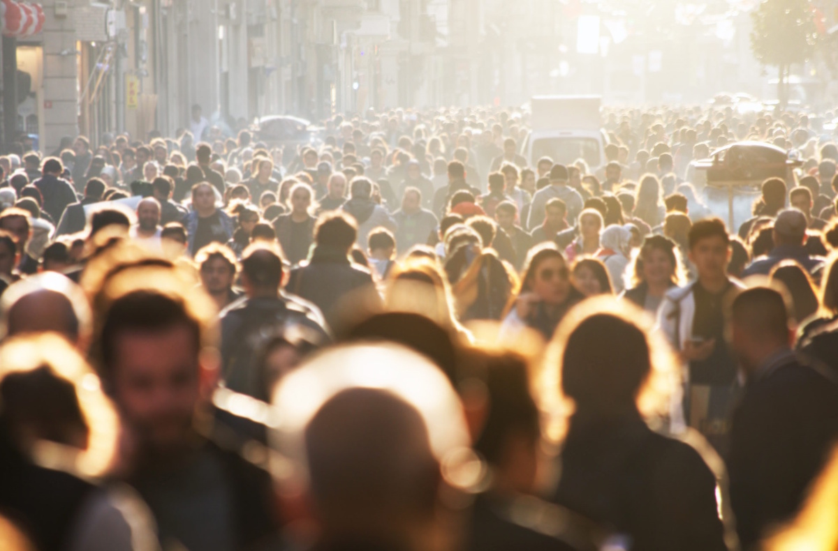 В потоке ежедневных забот мы неожиданно стали частью системы. (Фото: angelusnews.com).