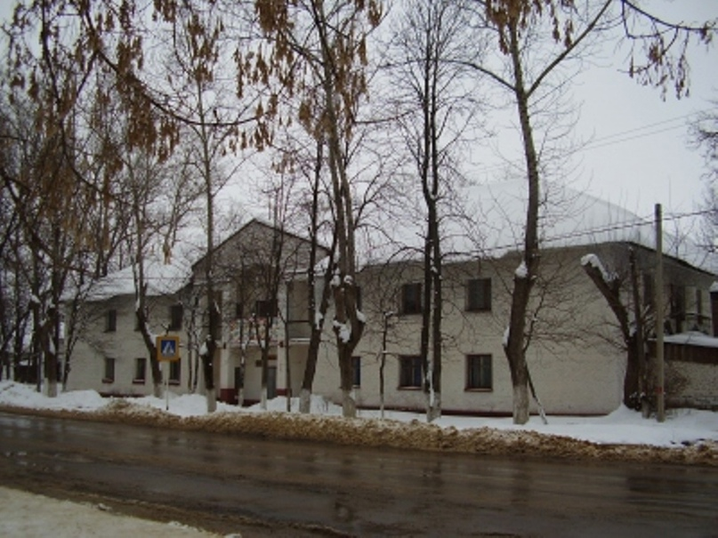 Бывшая школа 11 в микрорайоне Ждановский, фото 2011-2012 года.