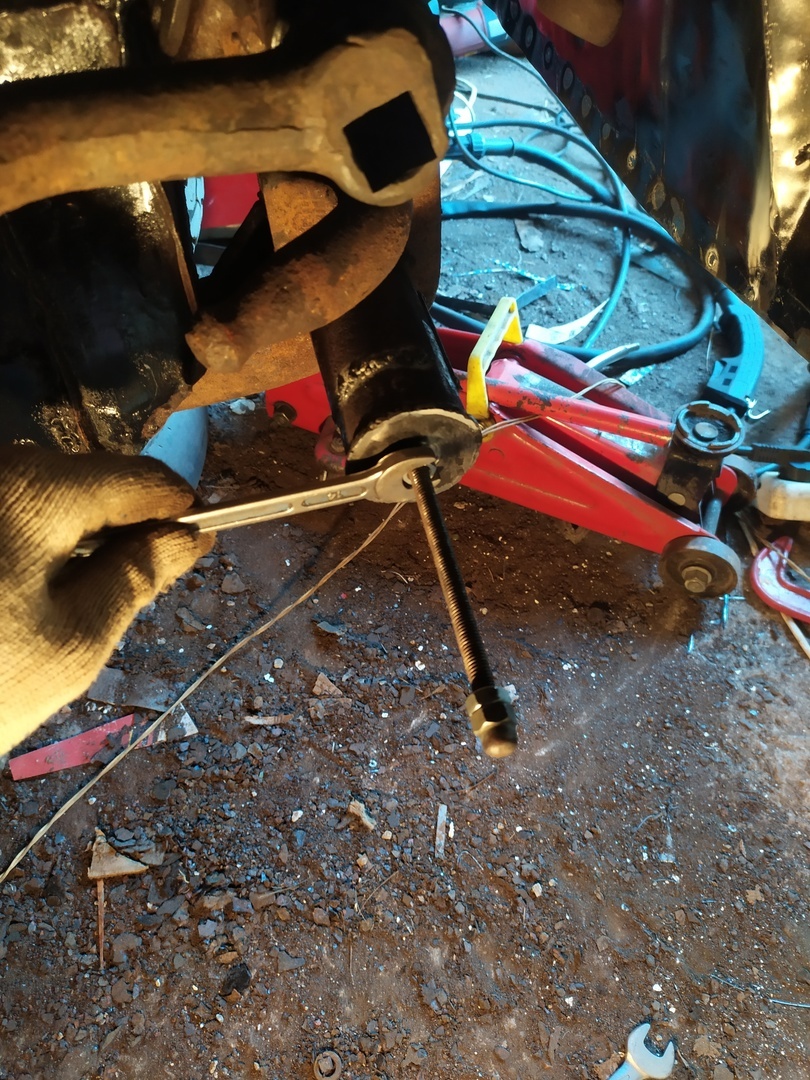 Процесс извлечения втулки