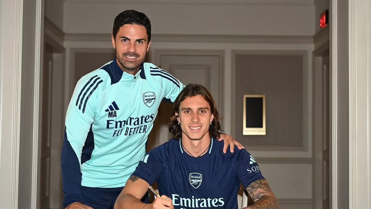 Микель Артета и Рикардо Калафьори. Источник фото: https://www.dailymail.co.uk