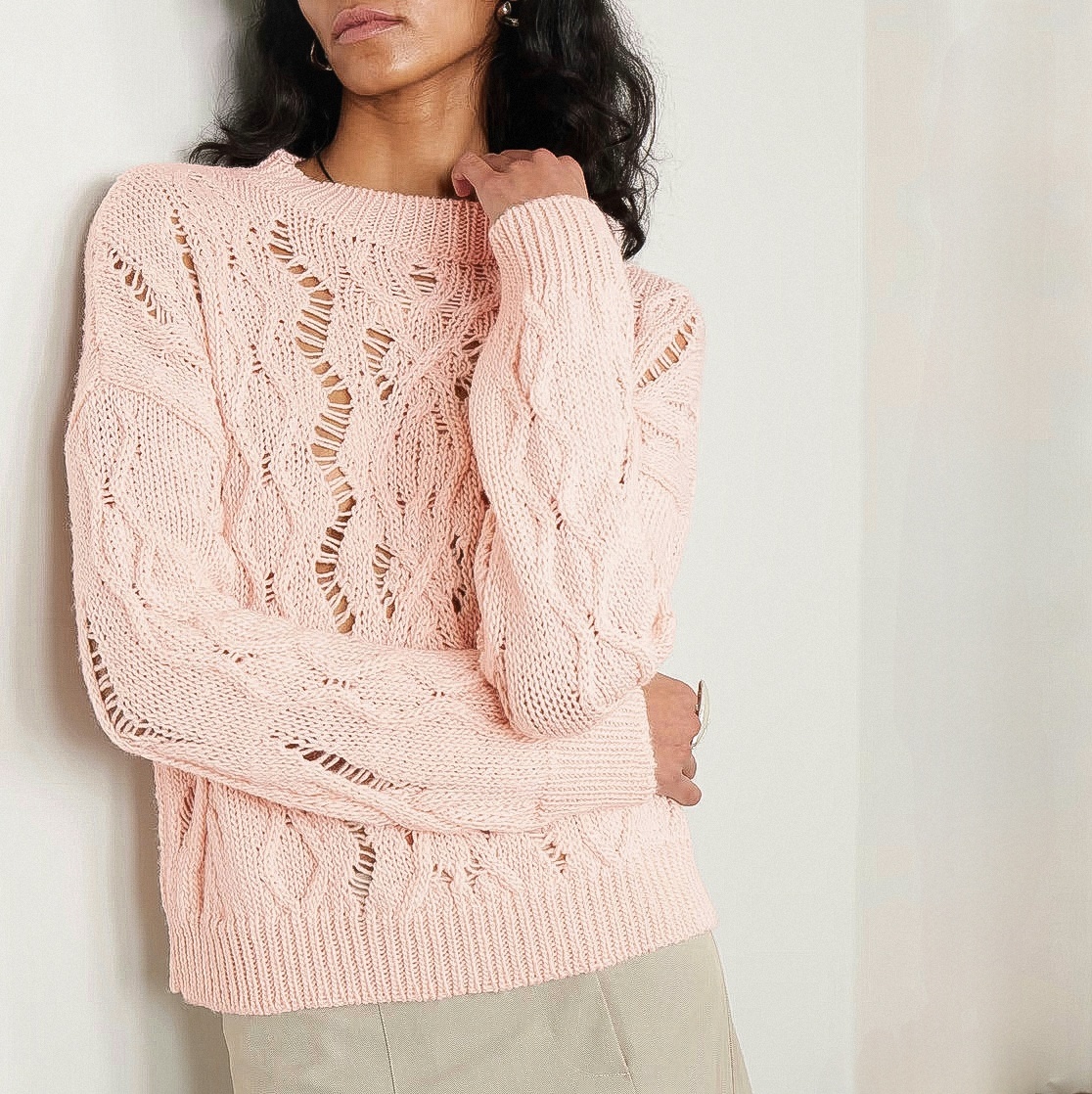 Розовый джемпер OUR LEGACY, что мне особенно понравилось, так это продуманная геометрия узора.