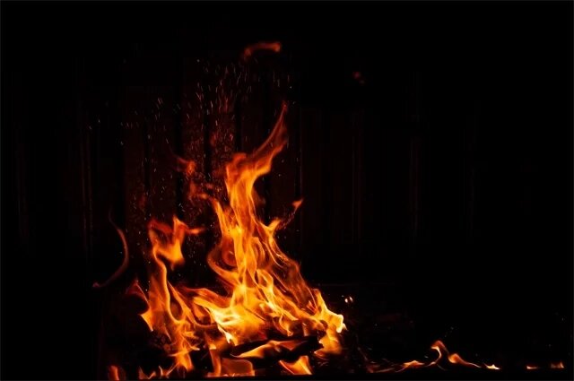    Почему огонь горячий?