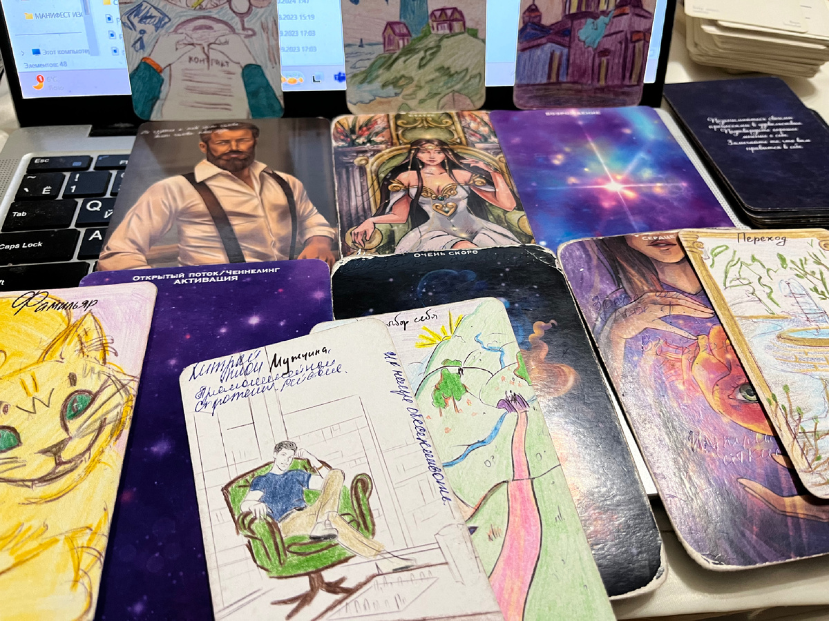 Сейчас ранее утро и я проснулась с ощущением тревоги. По ощущениям информация идет о Мужчине, но тревожность супер высокая. И карты тоже об этом говорят. 