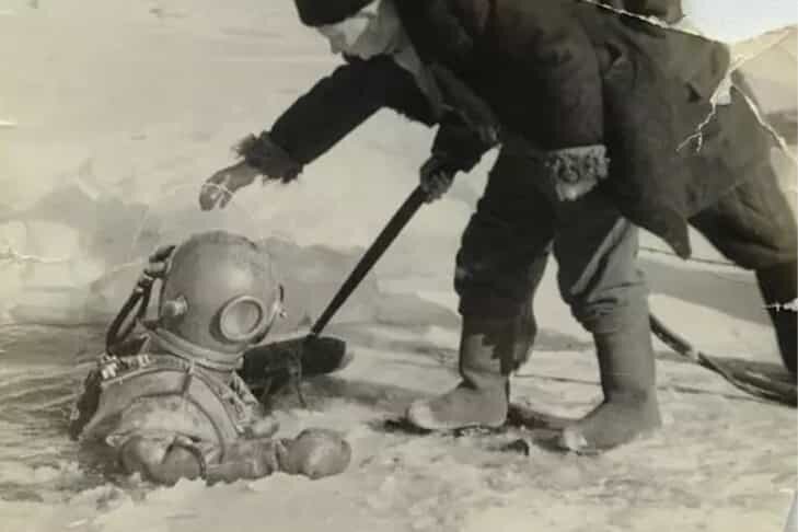 ©Поднятие водолаза Мартынова из реки Обь.📷
