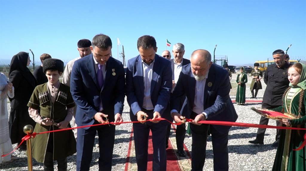 © Пресс-служба Главы и Правительства Чеченской Республики / chechnya.gov.ru (Открытие нового энергетического объекта в районе села Самашки позволит сократить вредные выбросы в атмосферу)