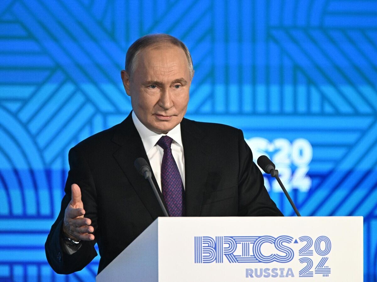    Президент РФ Владимир Путин выступает на пленарном заседании Делового форума БРИКС в Москве© РИА Новости / Сергей Бобылев