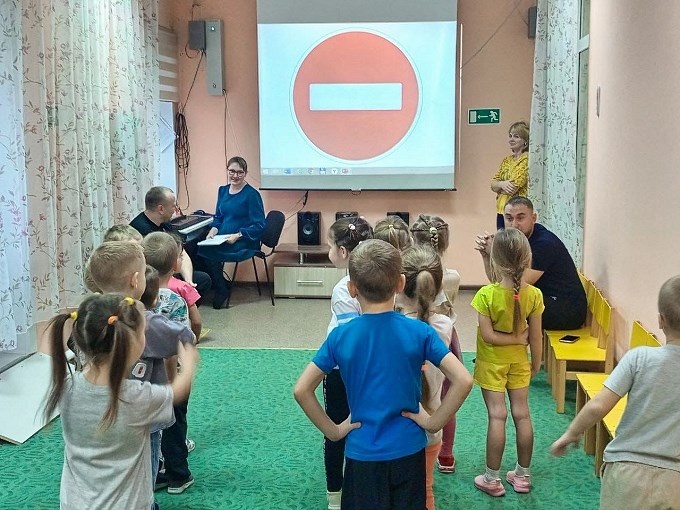 Дети вспоминают значение дорожных знаков