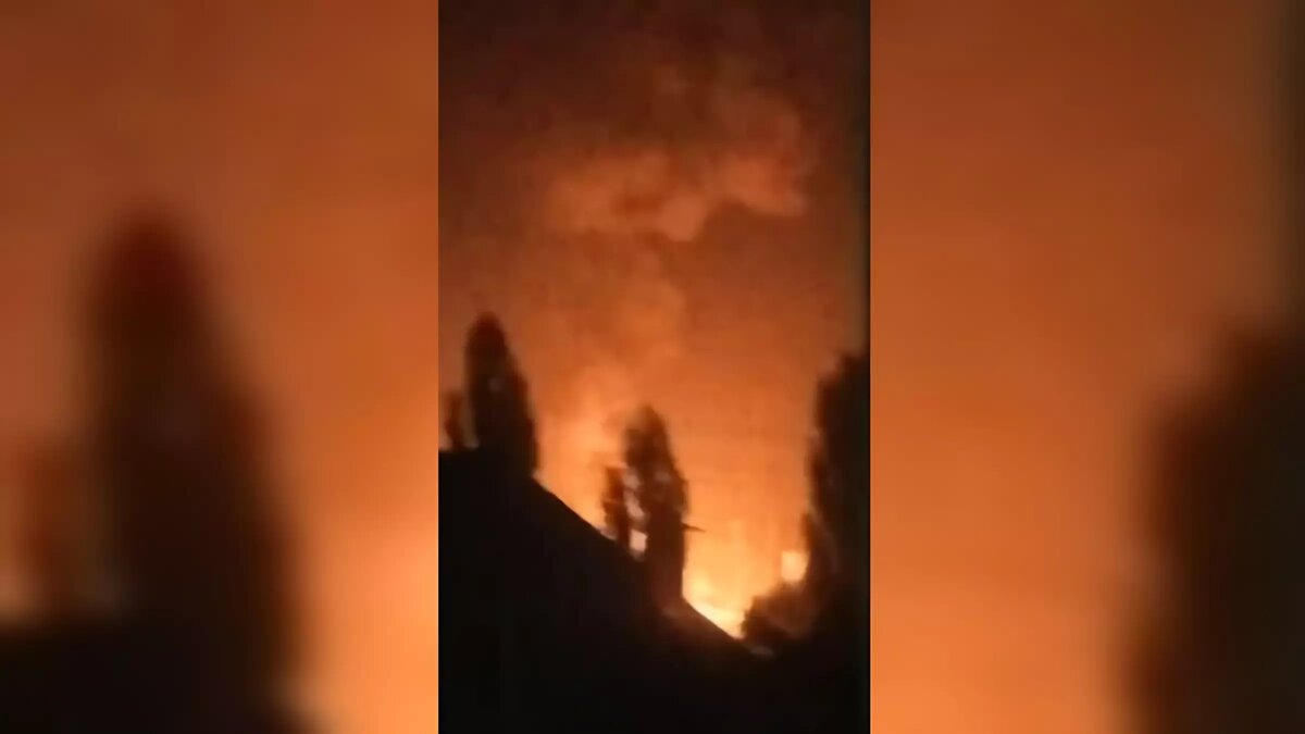 В Воронежской области загорелось промышленное предприятие из-за атаки дронов ВСУ. Источник: Соцсети (скриншот)