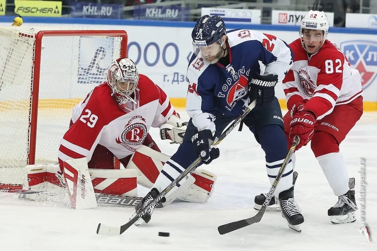    Сенсационное поражение от «Витязя» потерпело нижегородское «Торпедо» 1:2