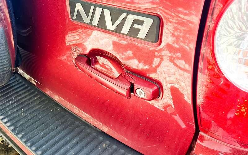    Замок на двери багажника — под замену