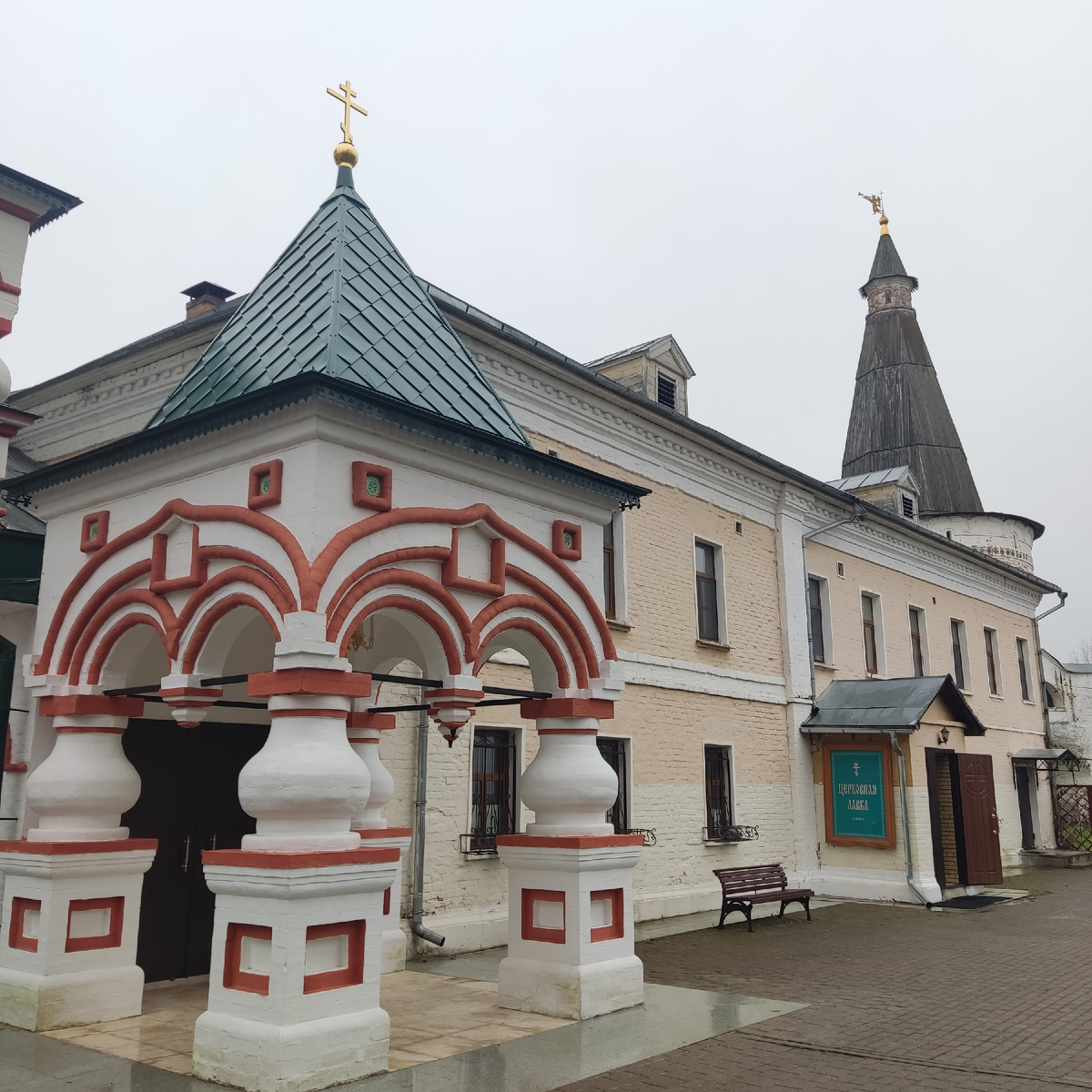 В монастыре 