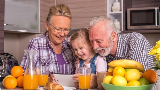    Какой сегодня праздник: 28 октября – День бабушек и дедушек в России Андрей Бурков