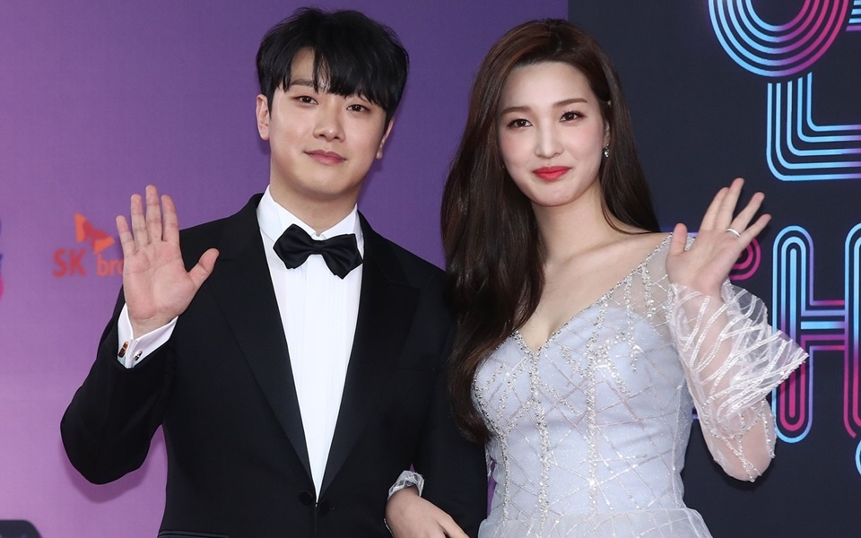 Минхван с экс-женой Юльхи