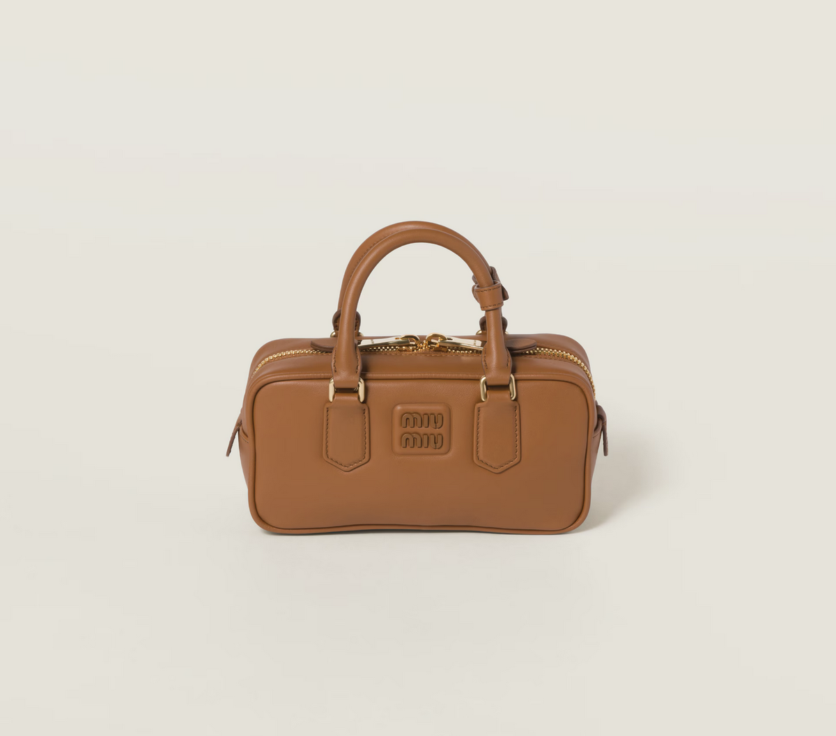 Сумка Arcadie Suede. Источник: https://www.miumiu.com