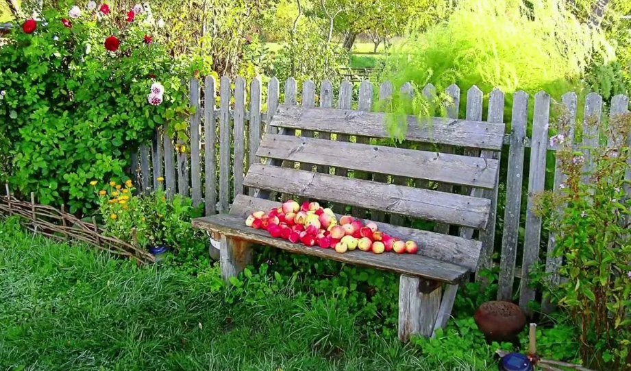 Не знаю, лучше ли новодел....старое милее